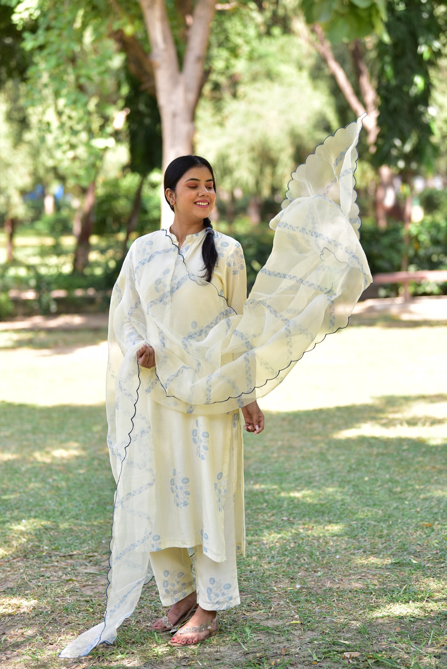 amisha-sharma-in-earthenrui-white-cotton-sustainable-fashion-suit