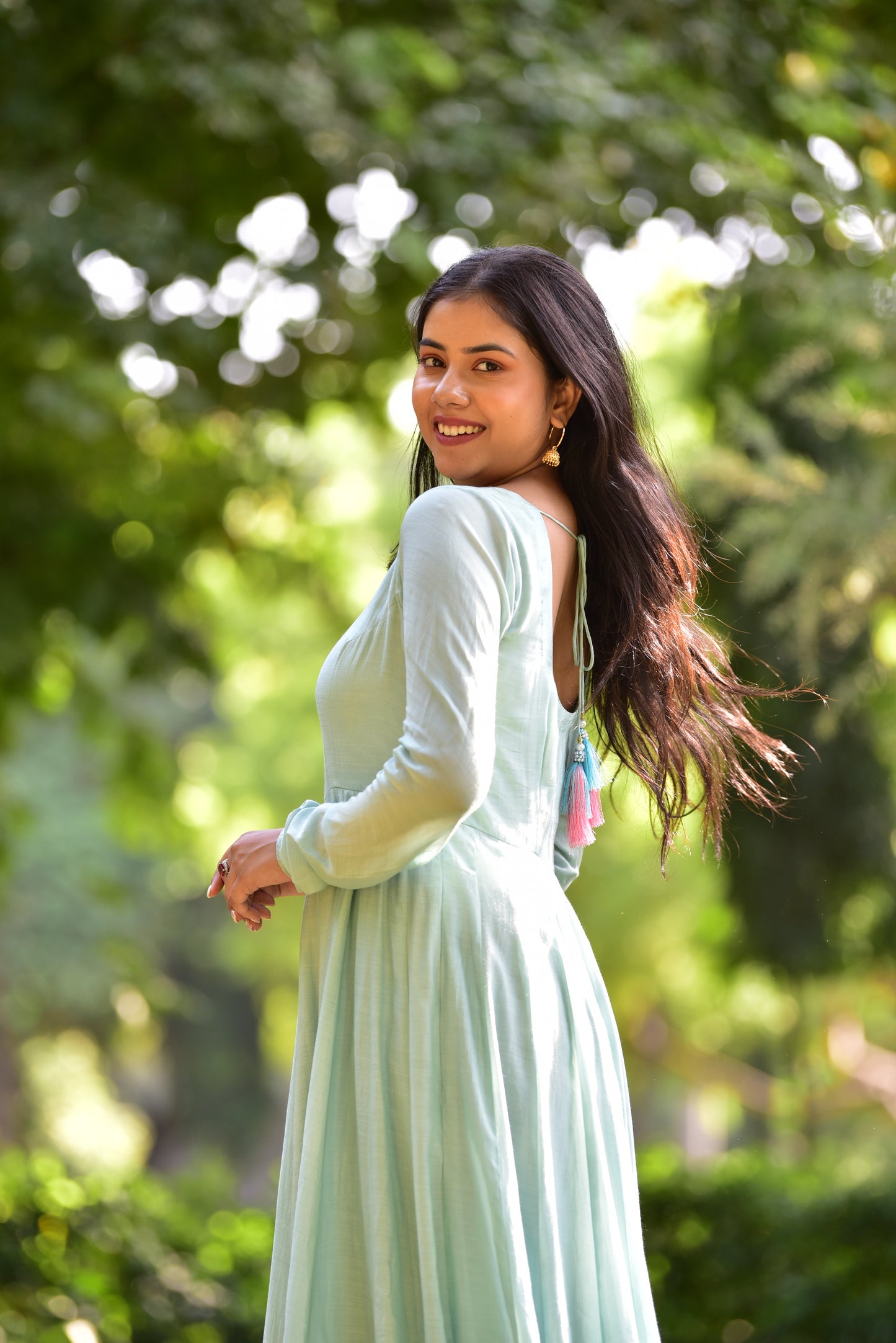 fashion-influencer-amisha-in-earthenrui-full-sleeves-sky-blue-kurta