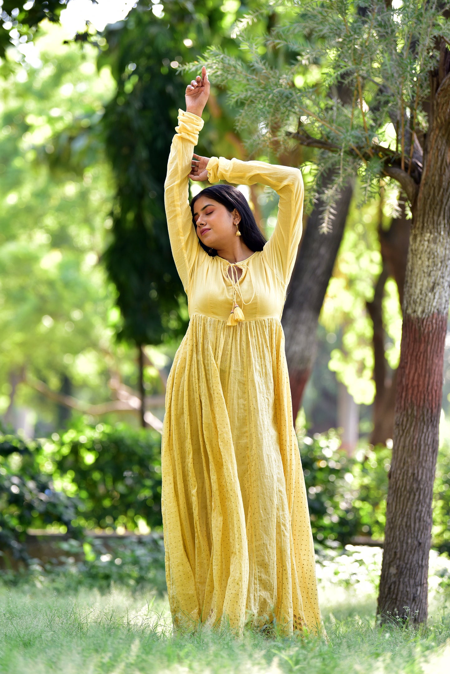 amisha-sharma-in-earthenrui-kairi-kalidar-kurta-with-pants