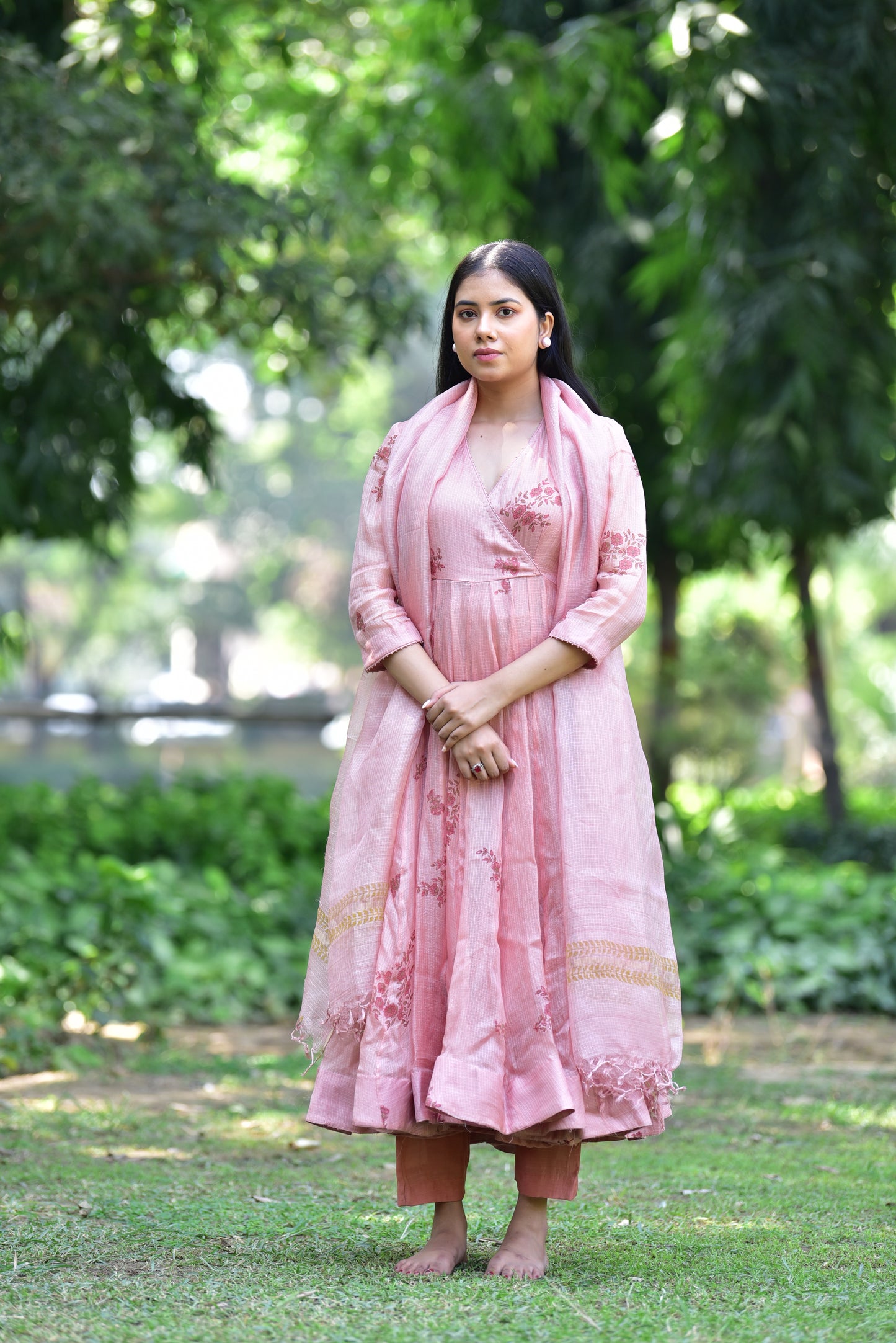 amisha-sharma-in-earthenrui-kota-silk-suit-sahaj